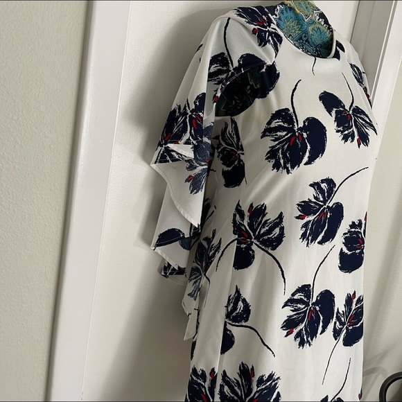 Ark&co White CAPE dress - Picture 2 of 9